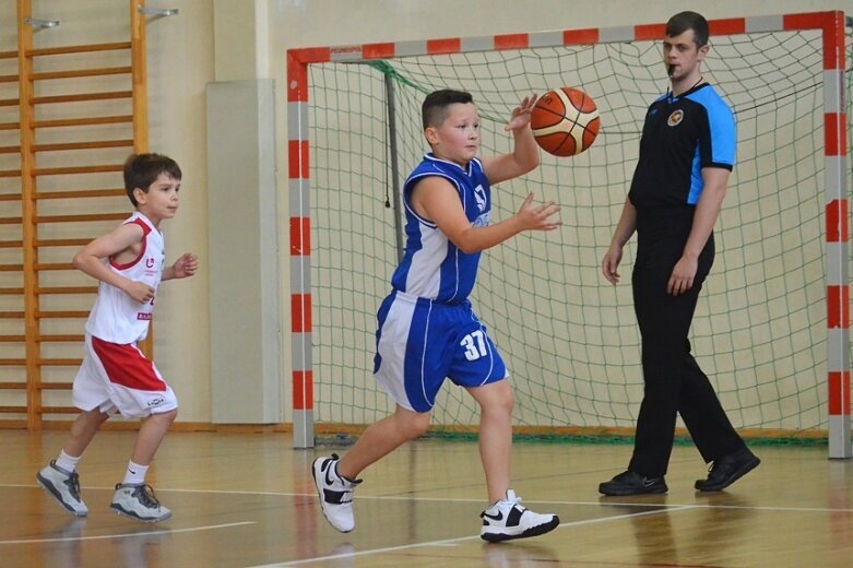  Ósemka wicemistrzem, AZS trzeci w województwie 