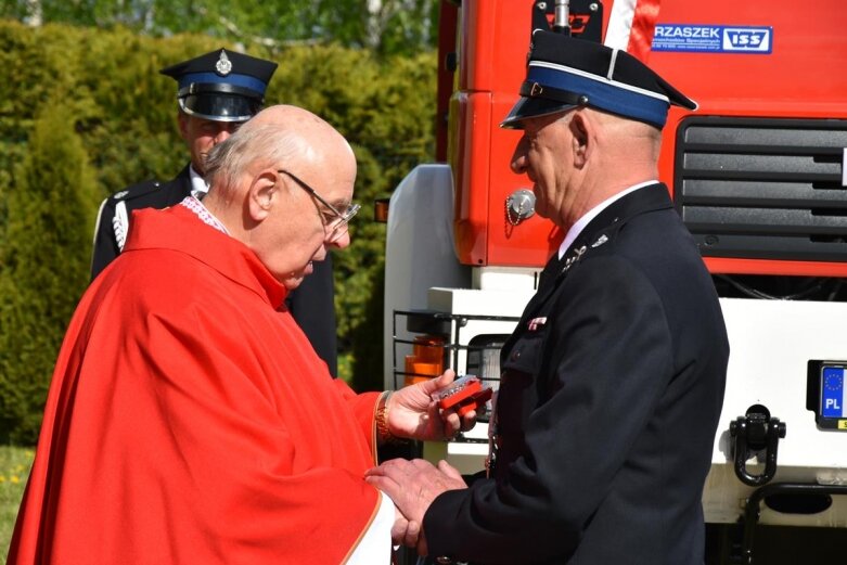  OSP Miedniewice doczekało się wozu strażackiego 