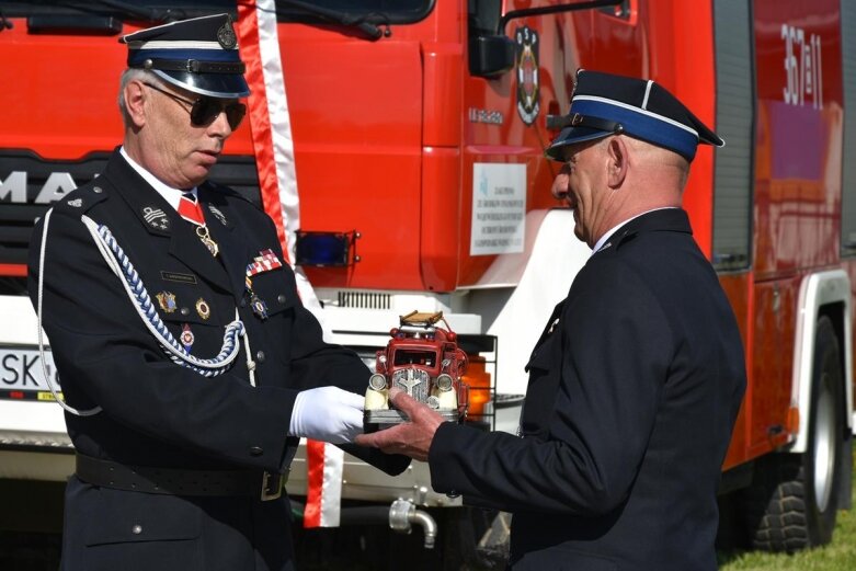  OSP Miedniewice doczekało się wozu strażackiego 