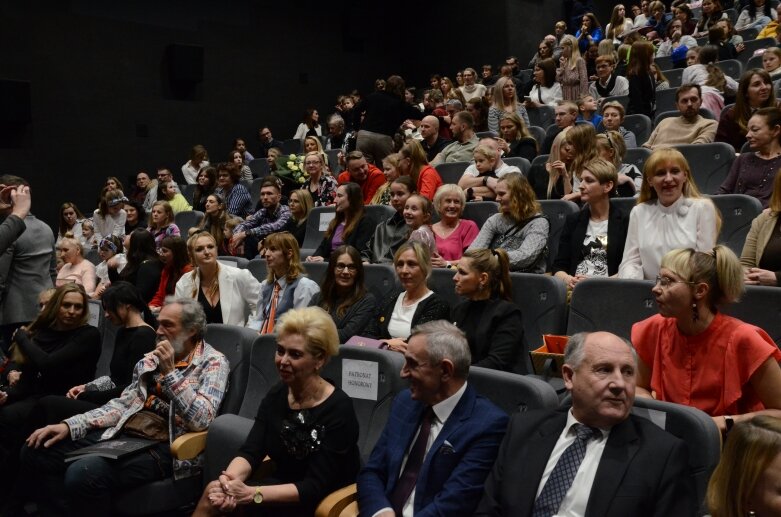  Otwarcie wystawy „Malujemy sercem” – sztuka wspiera WOŚP 