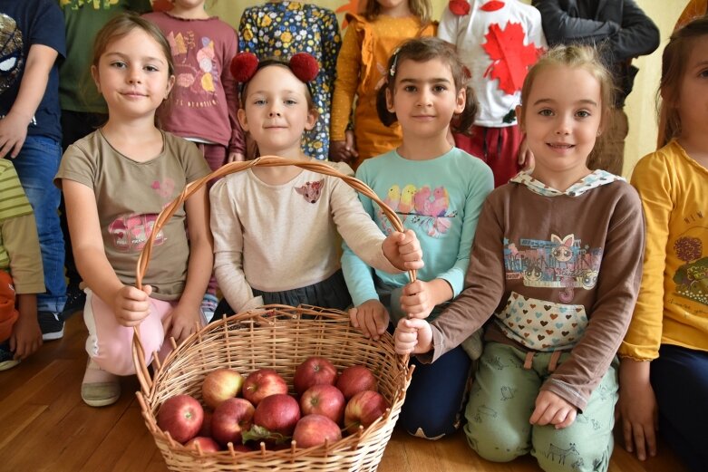  Pani Jesień bawiła się z przedszkolakami 