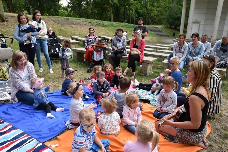  Pani Muzyka rządzi w parku 