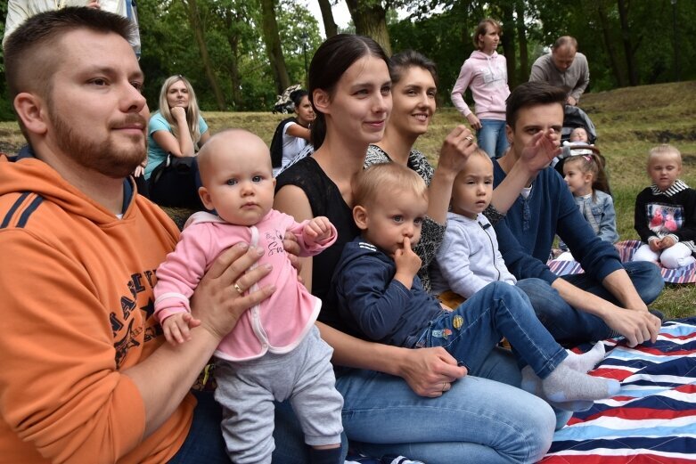  Pani Muzyka rządzi w parku 