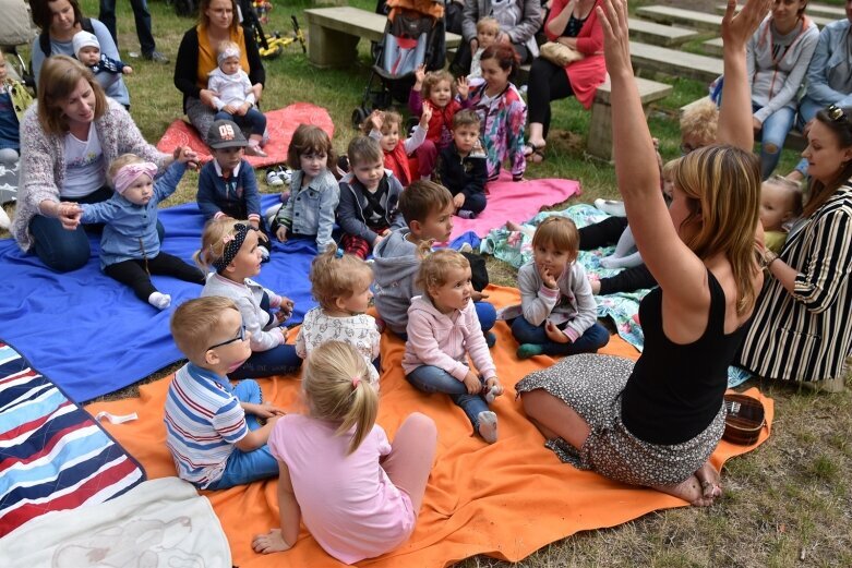  Pani Muzyka rządzi w parku 