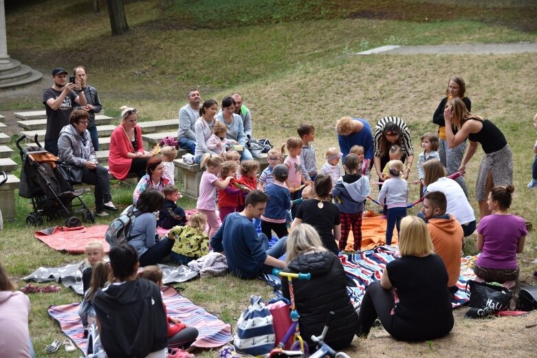  Pani Muzyka rządzi w parku 