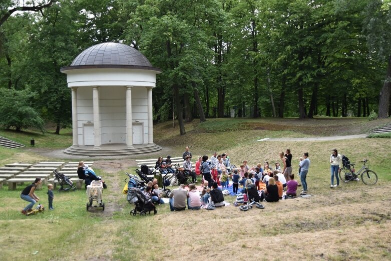  Pani Muzyka rządzi w parku 