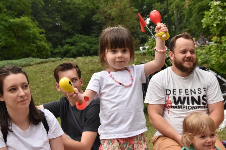  Pani Muzyka znów bawiła się z dziećmi w parku 