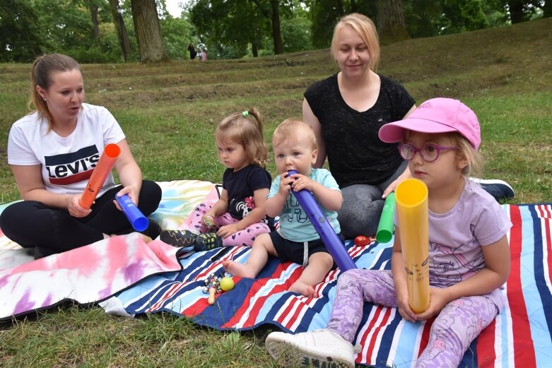  Pani Muzyka znów bawiła się z dziećmi w parku 