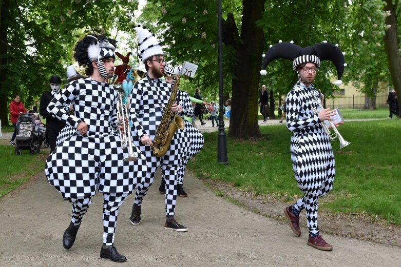  Park miejski w Skierniewicach pełen atrakcji dla najmłodszych 