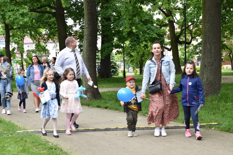  Park miejski w Skierniewicach pełen atrakcji dla najmłodszych 