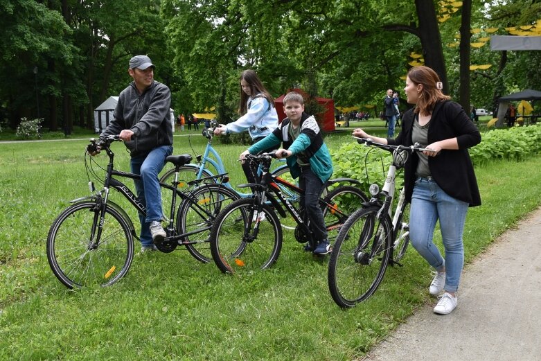  Park miejski w Skierniewicach pełen atrakcji dla najmłodszych 