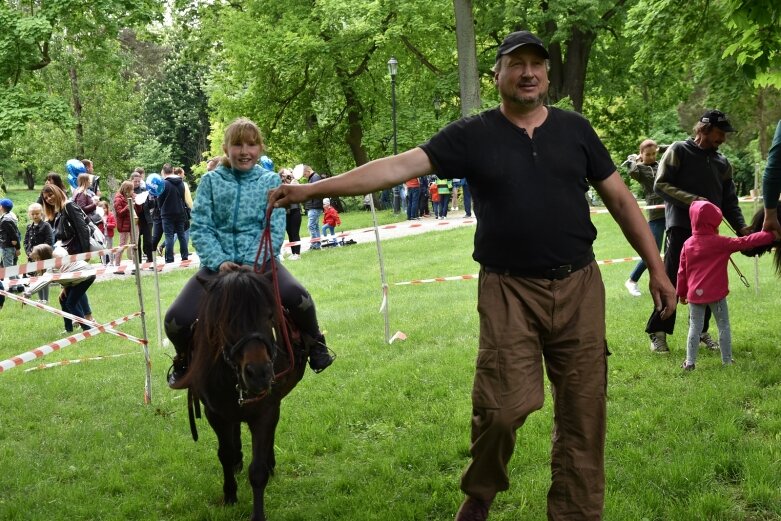  Park miejski w Skierniewicach pełen atrakcji dla najmłodszych 