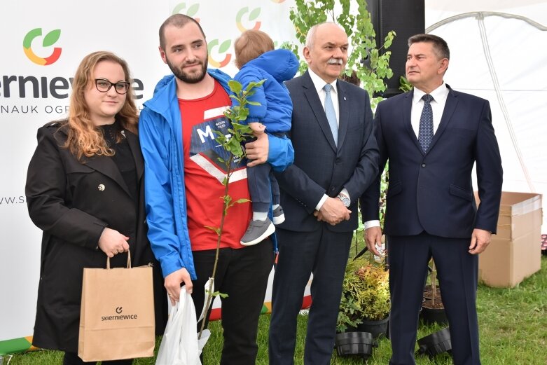  Park miejski w Skierniewicach pełen atrakcji dla najmłodszych 