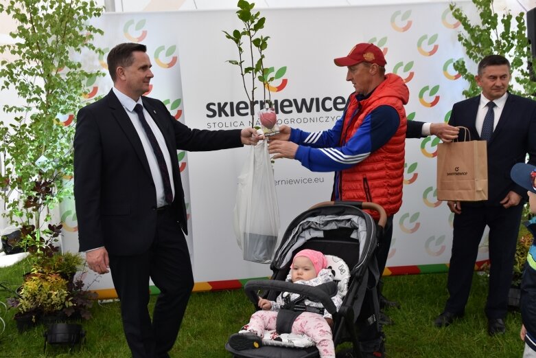  Park miejski w Skierniewicach pełen atrakcji dla najmłodszych 