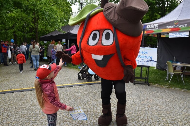  Park miejski w Skierniewicach pełen atrakcji dla najmłodszych 