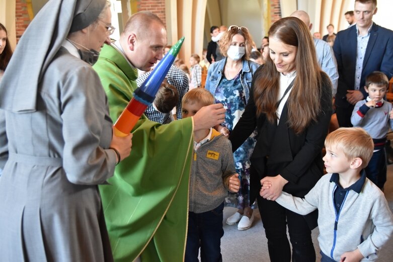  Pasowanie na przedszkolaka w kościele 