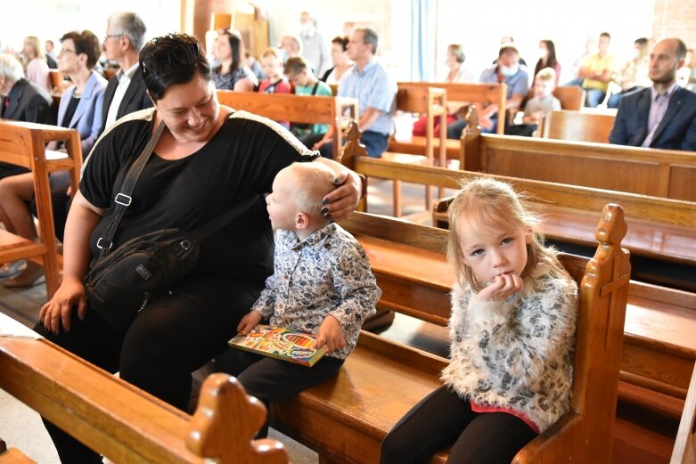  Pasowanie na przedszkolaka w kościele 