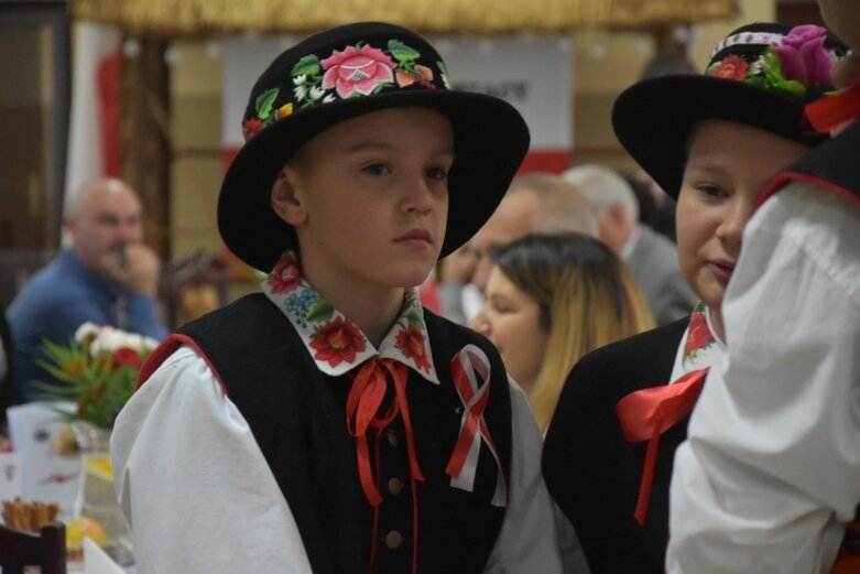  Patriotyczne śpiewanie w Głuchowie 