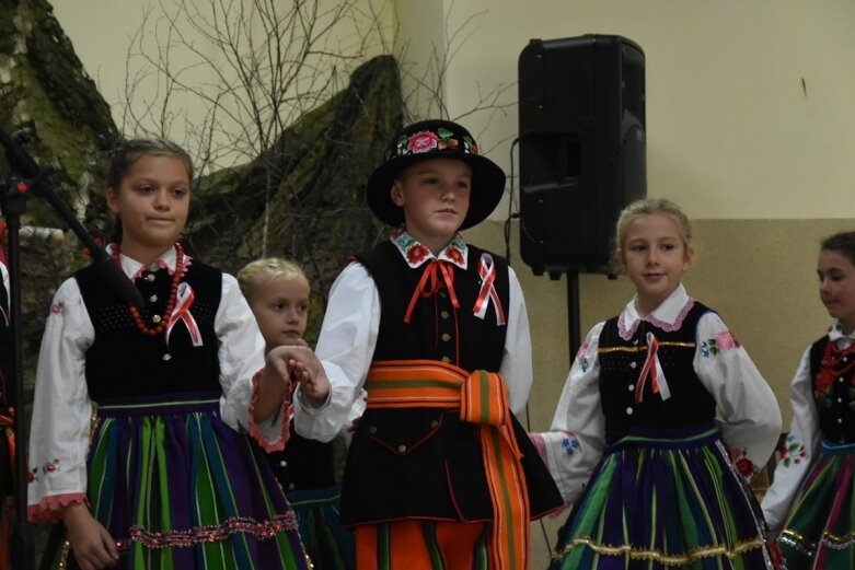  Patriotyczne śpiewanie w Głuchowie 