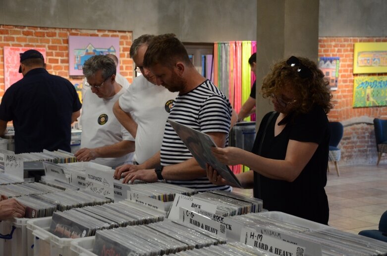  Pierwsza giełda płytowa w Skierniewicach – Vinyl Market 