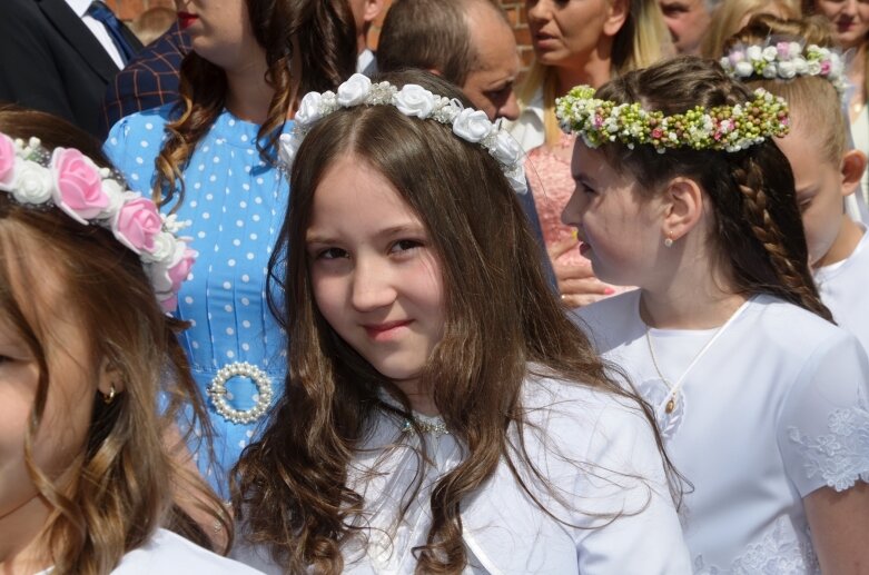  Pierwsza komunia święta w Jeżowie 