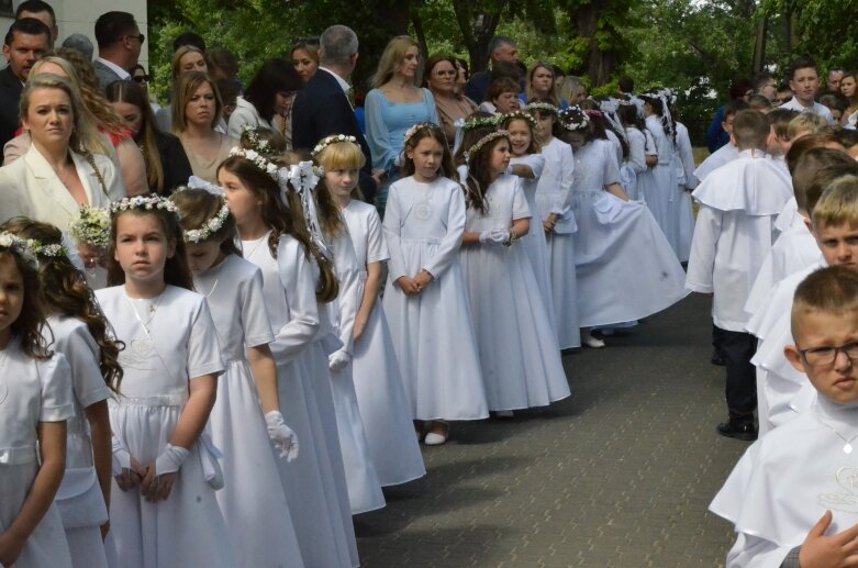  Pierwsza Komunia Święta w kościele świętego Jakuba Apostoła w Skierniewicach  