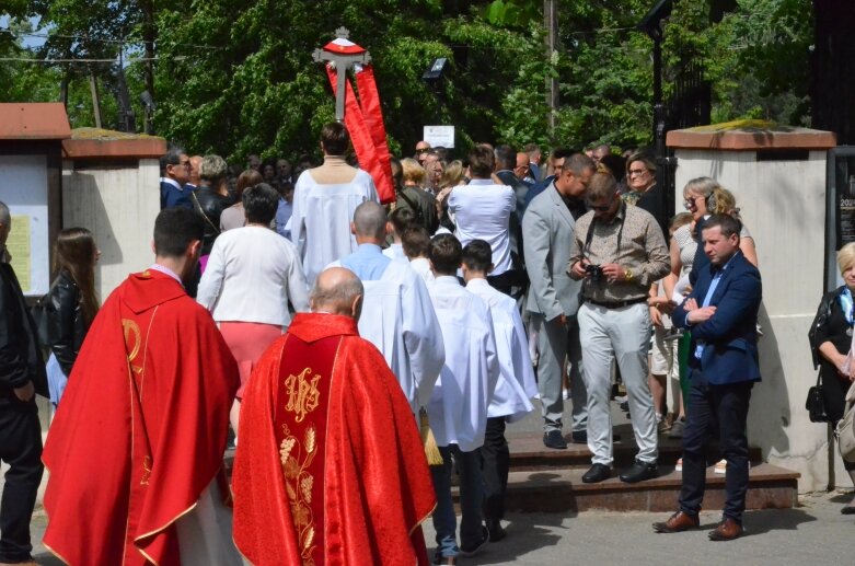  Pierwsza Komunia Święta w kościele świętego Jakuba Apostoła w Skierniewicach  