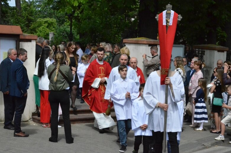  Pierwsza Komunia Święta w kościele świętego Jakuba Apostoła w Skierniewicach  