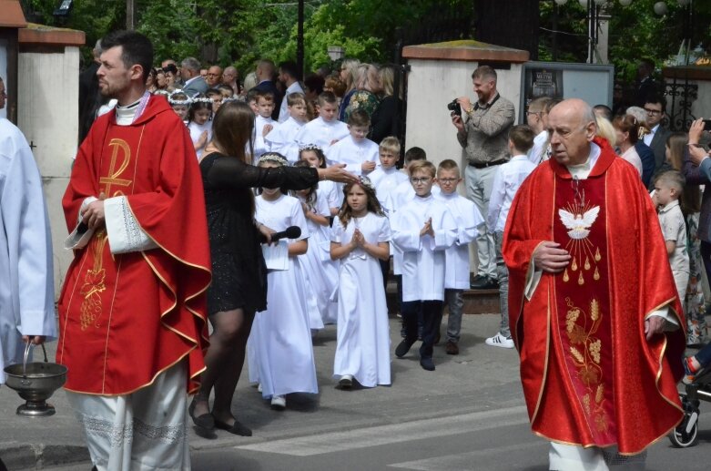  Pierwsza Komunia Święta w kościele świętego Jakuba Apostoła w Skierniewicach  