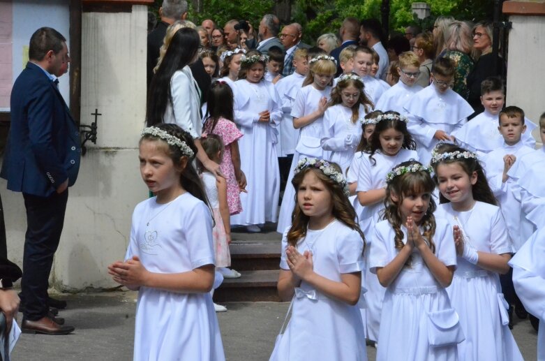  Pierwsza Komunia Święta w kościele świętego Jakuba Apostoła w Skierniewicach  