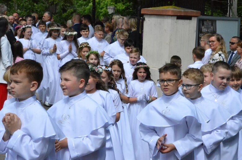  Pierwsza Komunia Święta w kościele świętego Jakuba Apostoła w Skierniewicach  