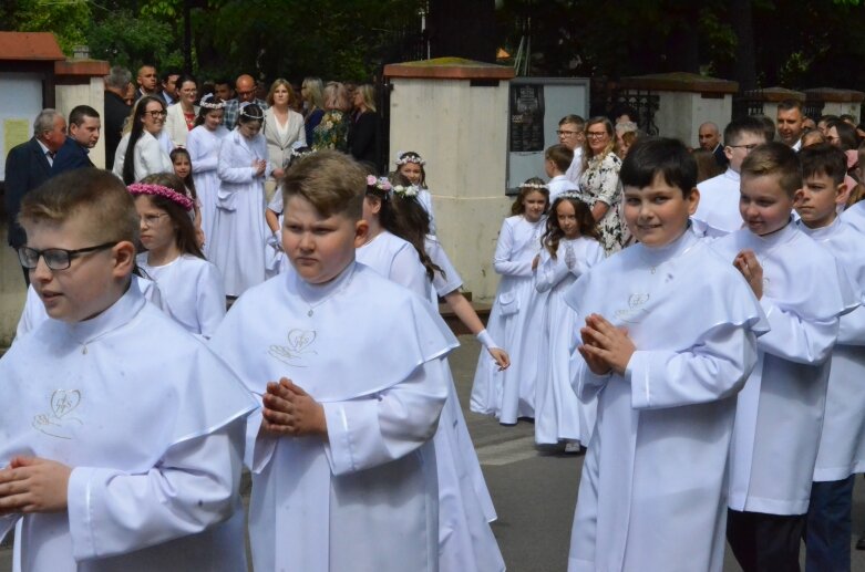  Pierwsza Komunia Święta w kościele świętego Jakuba Apostoła w Skierniewicach  