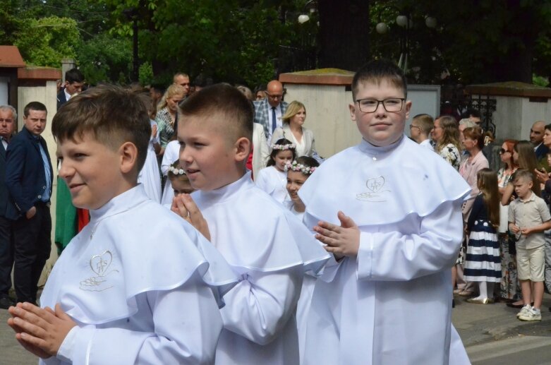  Pierwsza Komunia Święta w kościele świętego Jakuba Apostoła w Skierniewicach  