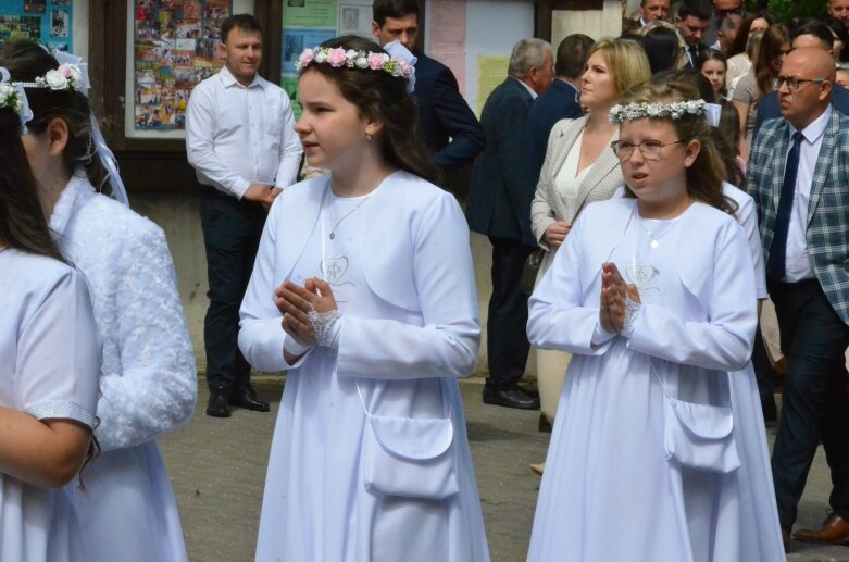  Pierwsza Komunia Święta w kościele świętego Jakuba Apostoła w Skierniewicach  