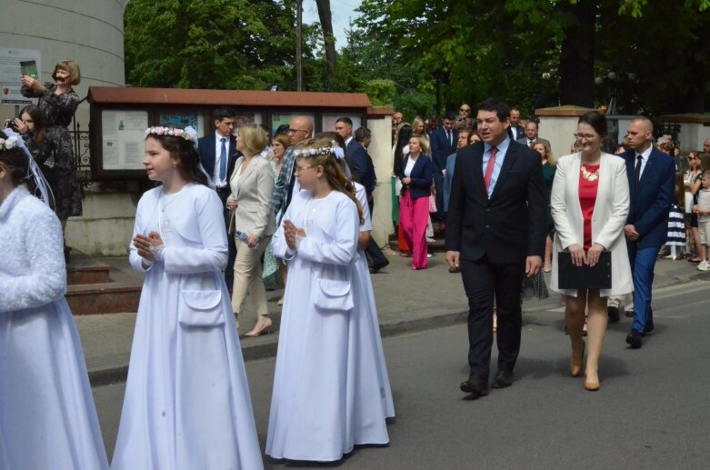  Pierwsza Komunia Święta w kościele świętego Jakuba Apostoła w Skierniewicach  