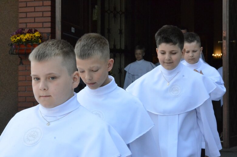  Pierwsza Komunia Święta w parafii pw. Miłosierdzia Bożego w Skierniewicach 