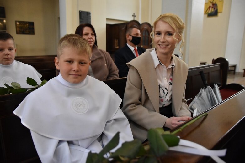  Pierwsza Komunia Święta w rygorze sanitarnym. Dzieci z parafii wojskowej mają ją za sobą 