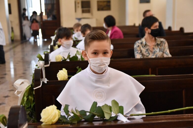  Pierwsza Komunia Święta w rygorze sanitarnym. Dzieci z parafii wojskowej mają ją za sobą 