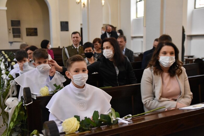  Pierwsza Komunia Święta w rygorze sanitarnym. Dzieci z parafii wojskowej mają ją za sobą 