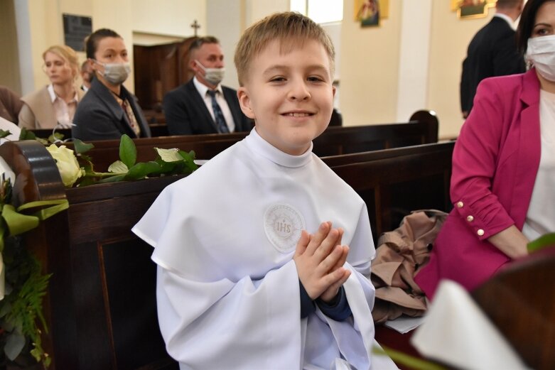  Pierwsza Komunia Święta w rygorze sanitarnym. Dzieci z parafii wojskowej mają ją za sobą 