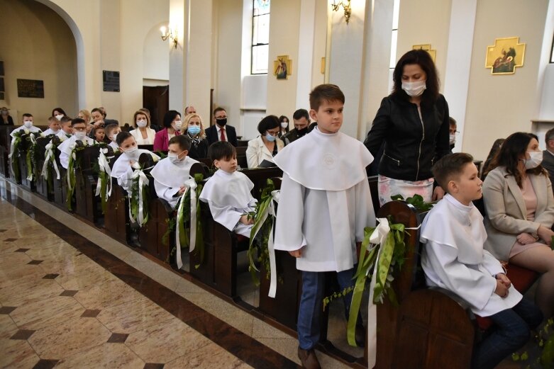  Pierwsza Komunia Święta w rygorze sanitarnym. Dzieci z parafii wojskowej mają ją za sobą 