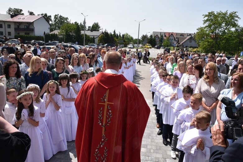  Pierwsza komunia w kościele Niepokalanego Serca Najświętszej Maryi Panny 