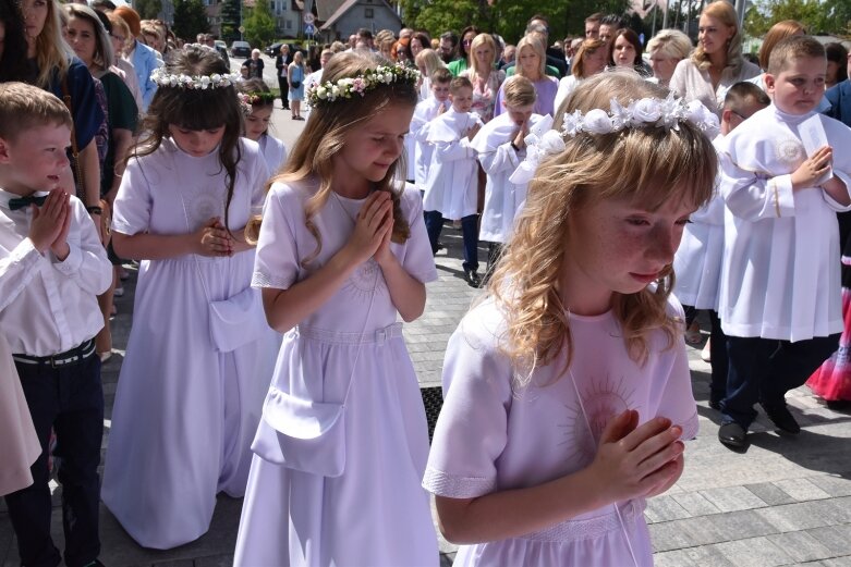  Pierwsza komunia w kościele Niepokalanego Serca Najświętszej Maryi Panny 