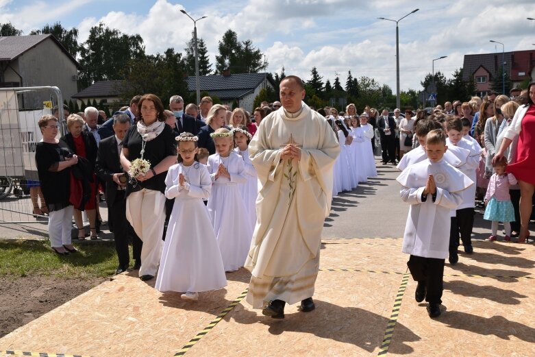  Pierwsza komunia w nowym kościele na Widoku 