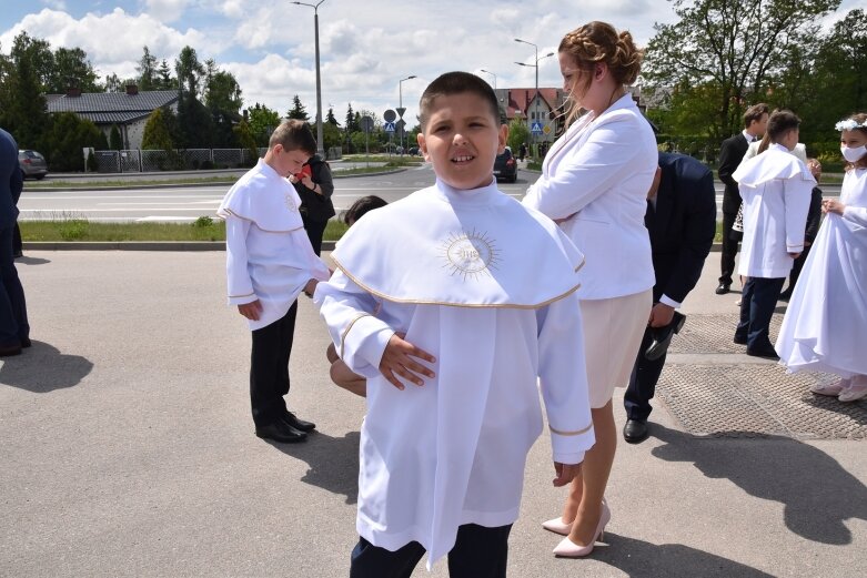  Pierwsza komunia w nowym kościele na Widoku 