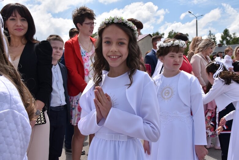  Pierwsza komunia w nowym kościele na Widoku 