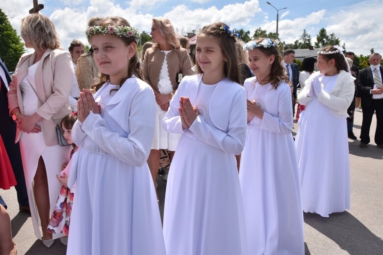  Pierwsza komunia w nowym kościele na Widoku 