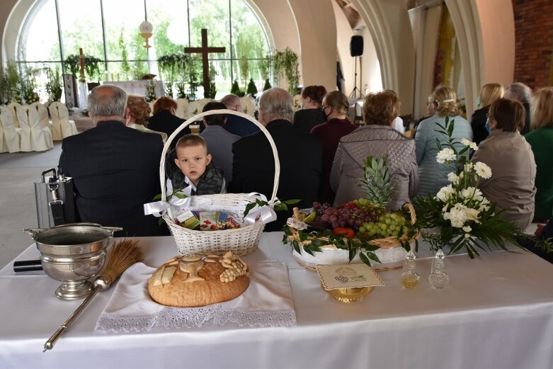  Pierwsza komunia w nowym kościele na Widoku 