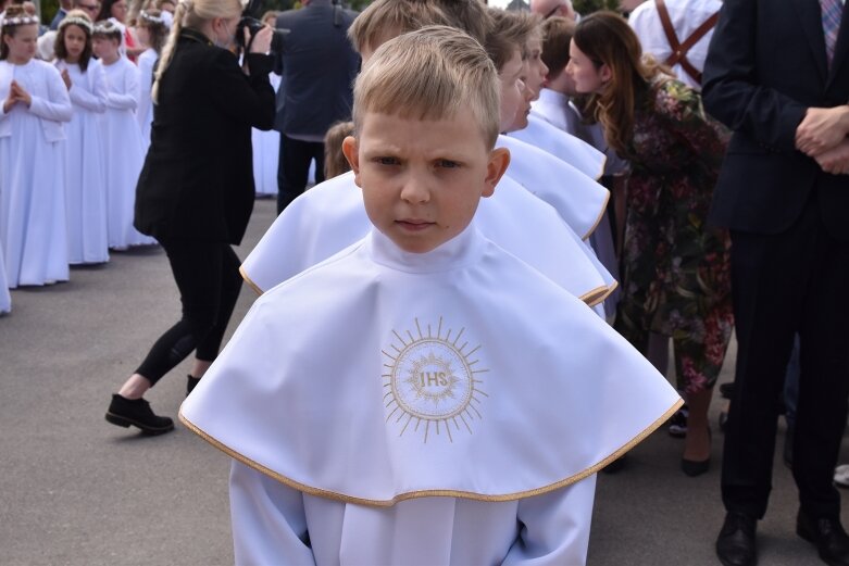  Pierwsza komunia w nowym kościele na Widoku 