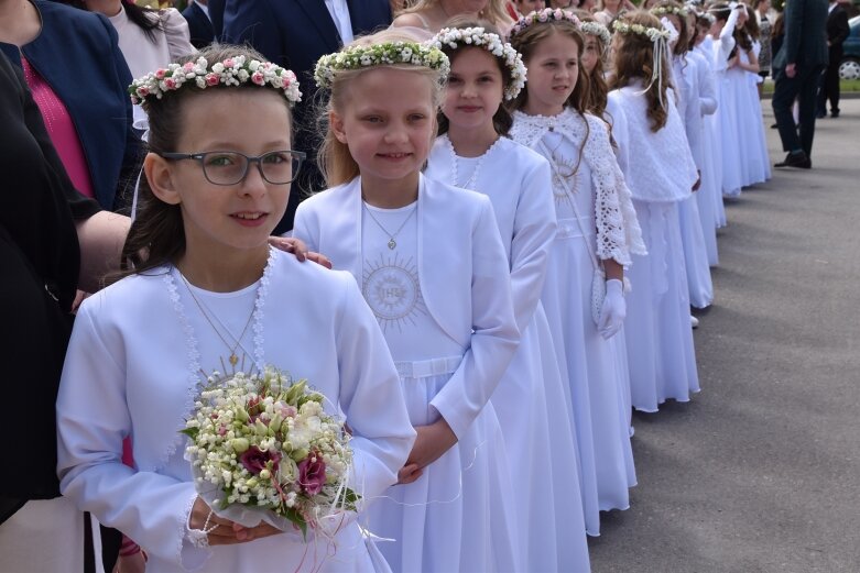  Pierwsza komunia w nowym kościele na Widoku 